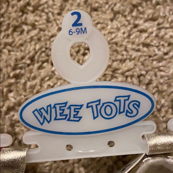 NWT Size 2 6/9 months gold velcro shoes - Picture 2 of 4